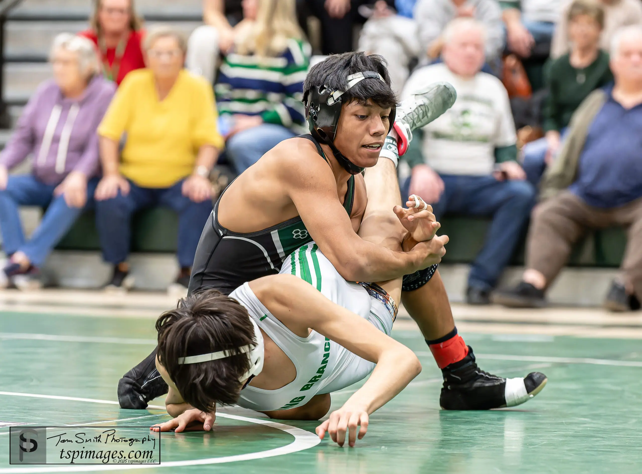 120lb CN Alexis Yale vsLB Justin Ramos - Shore Sports Insider Photo credit: Tom Smith | tspsportsimages.com - 120lb CN Alexis Yale vsLB Justin Ramos