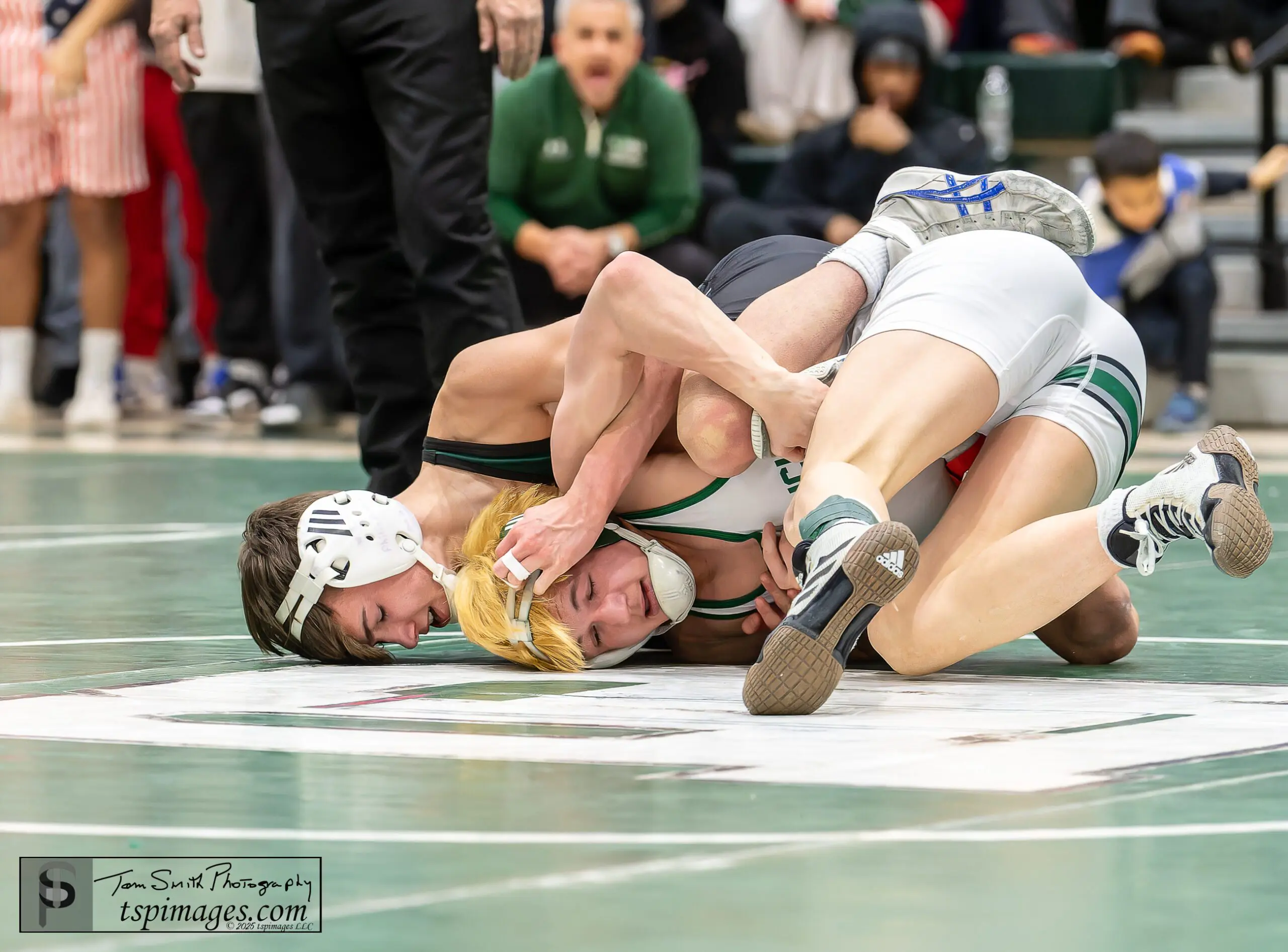 126lb CN Ethan Michaels vs LB Aiden McVey - Shore Sports Insider Photo credit: Tom Smith | tspsportsimages.com - 126lb CN Ethan Michaels vs LB Aiden McVey